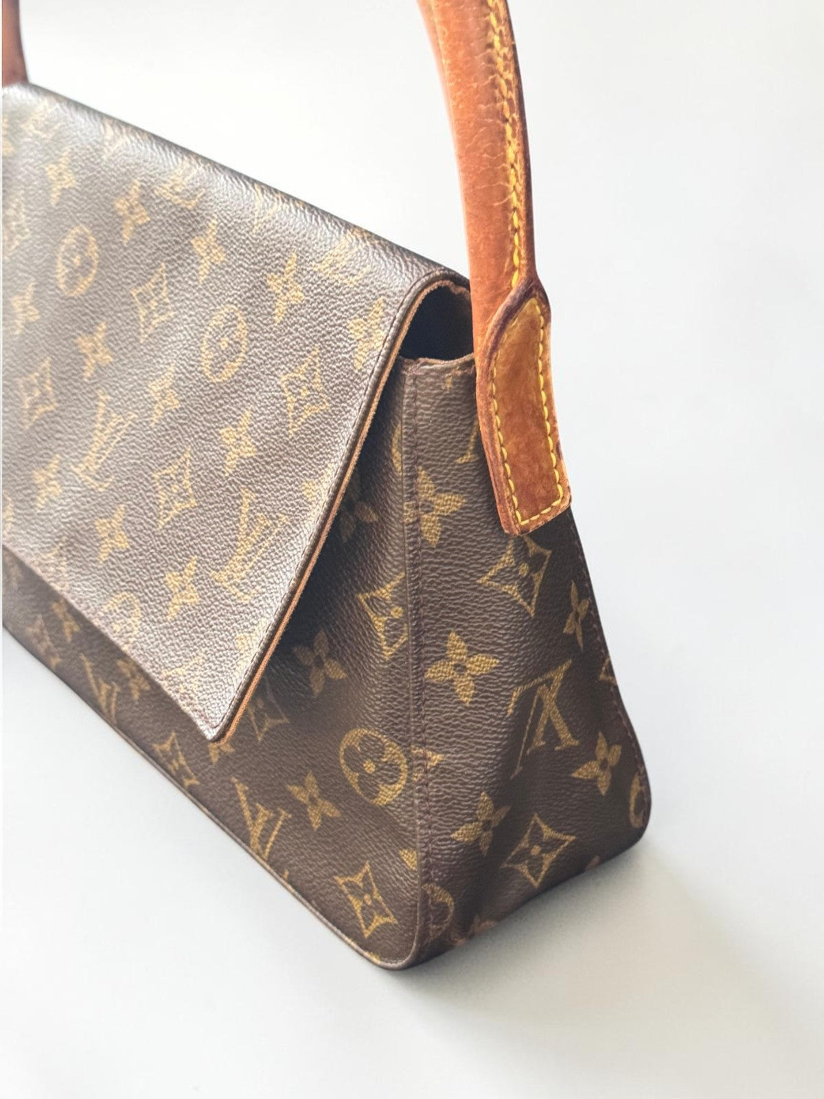 Louis Vuitton Looping MM Monogram - Detail 4 — view 4