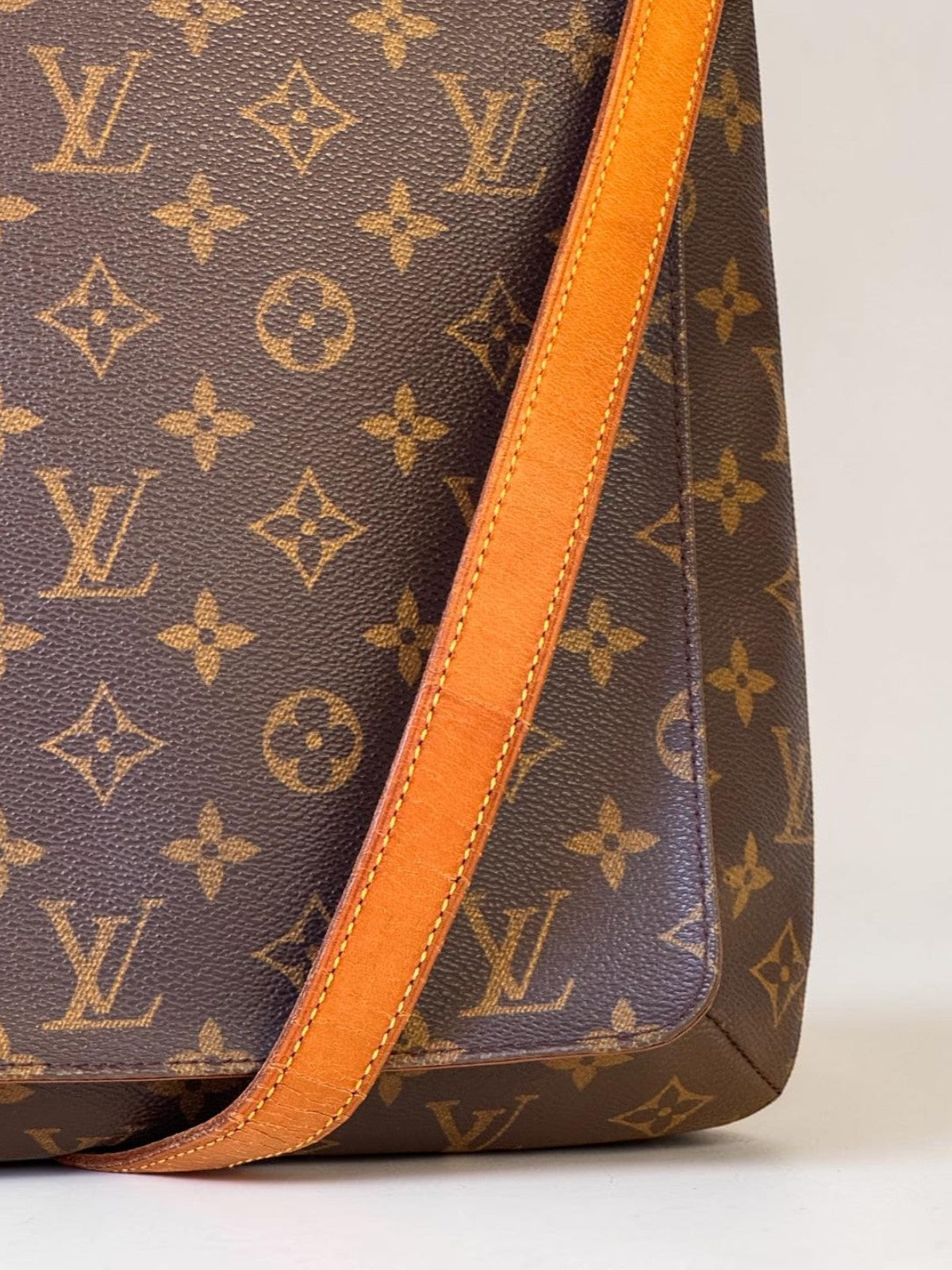 Strap & Corner Detail — view 4