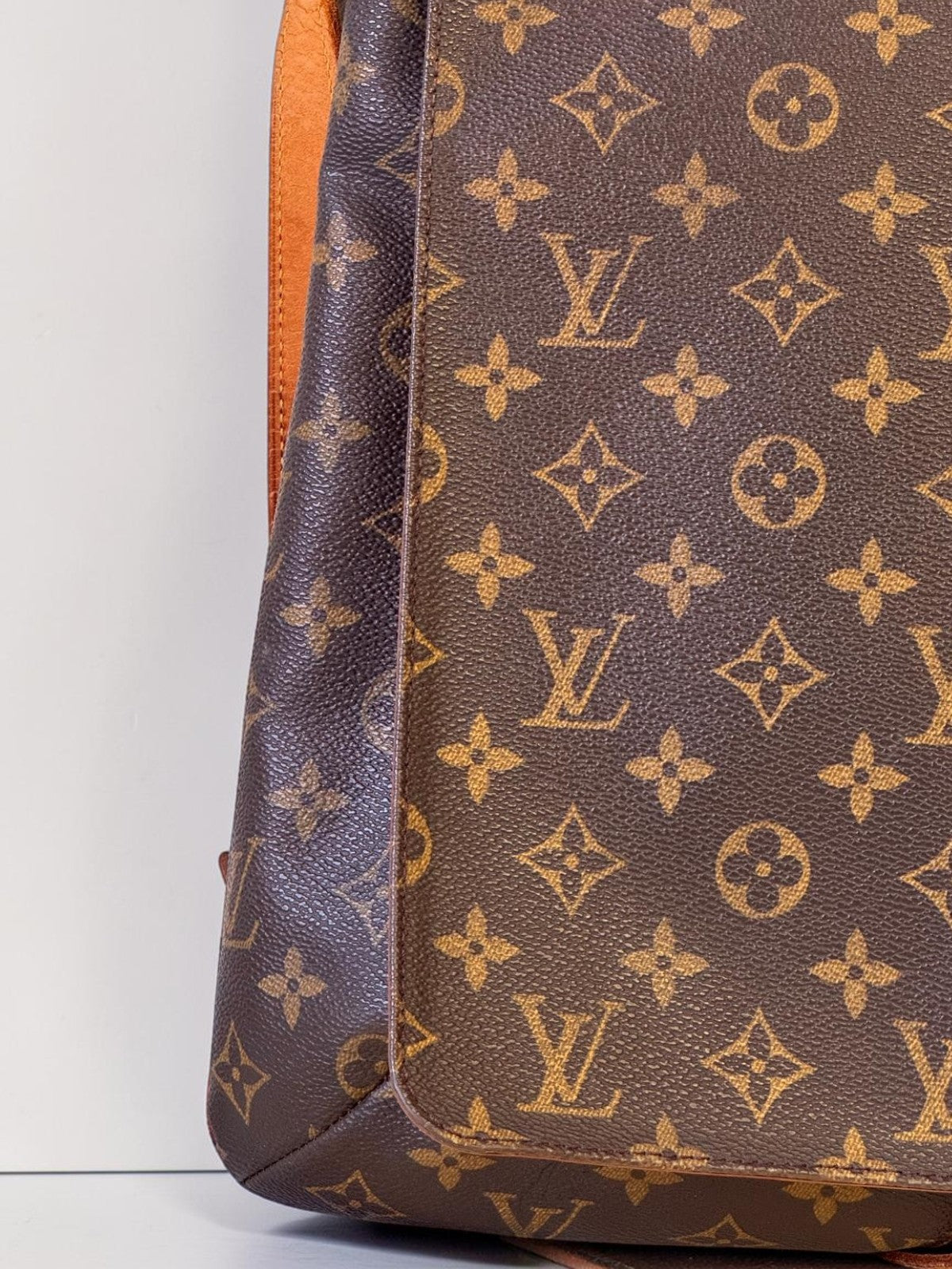 Bottom Corner Detail — view 6