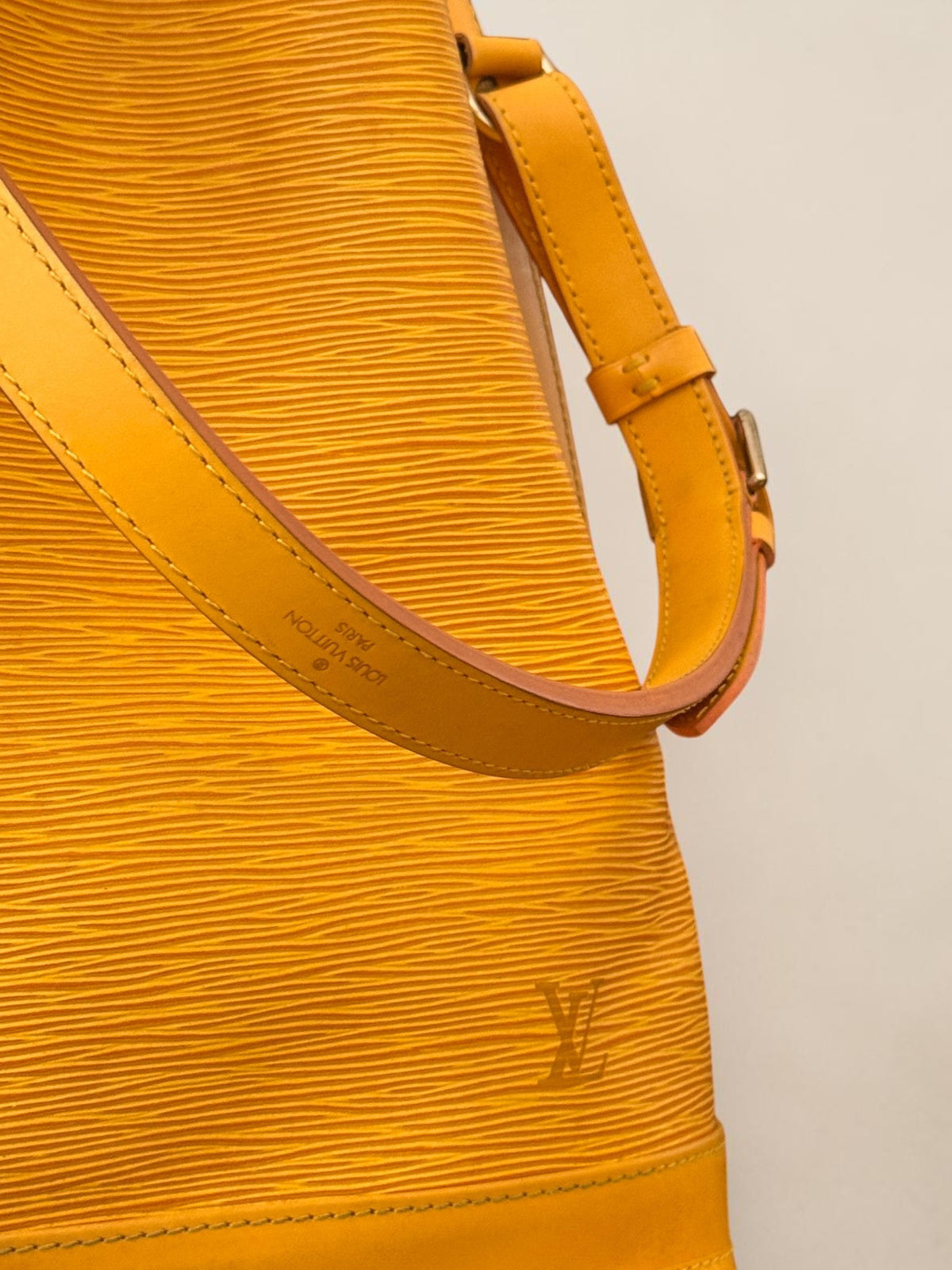 Louis Vuitton Noé GM Epi Moutarde - Detail 7 — view 7