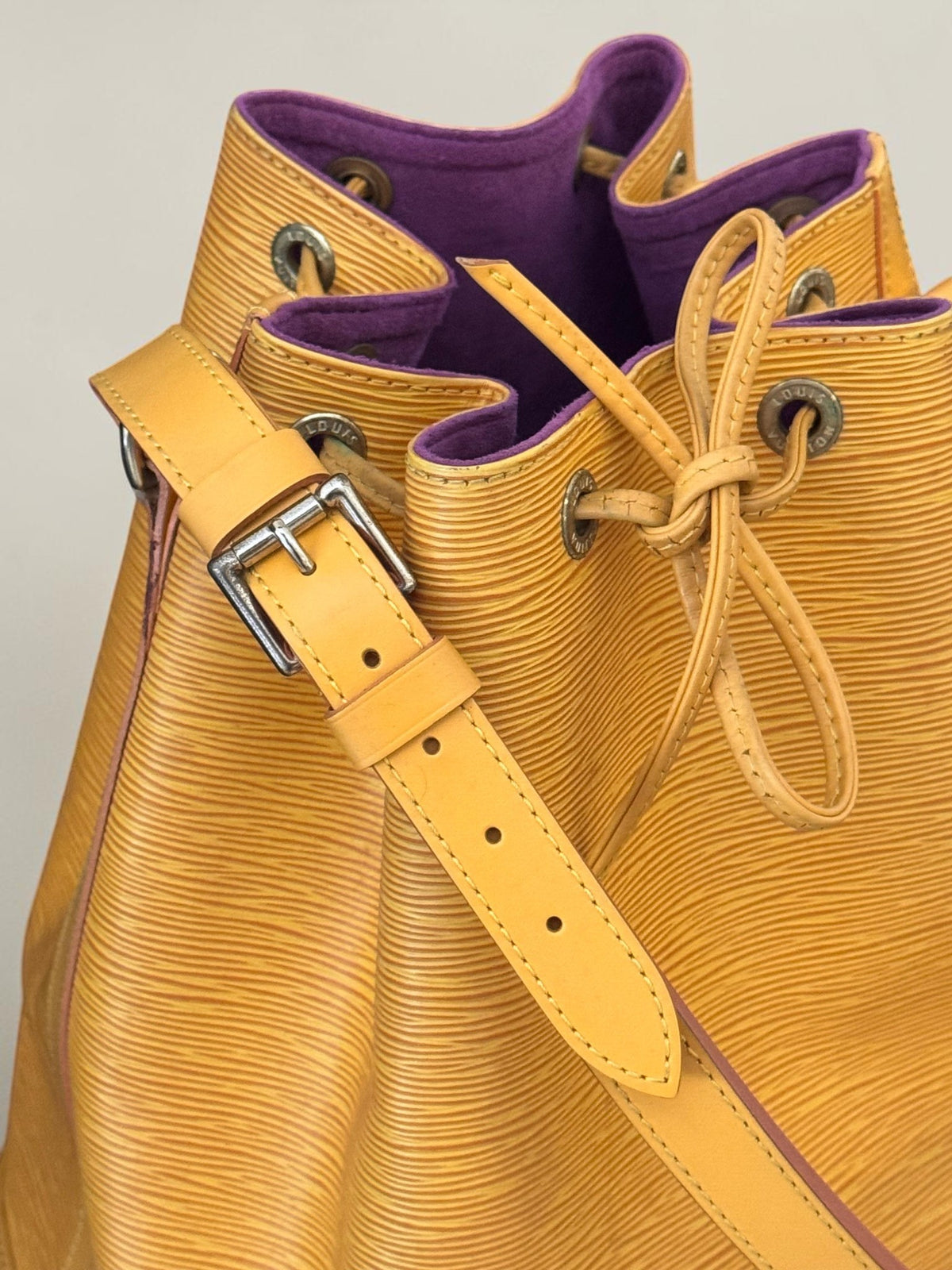 Louis Vuitton Noé GM Epi Moutarde - Detail 8 — view 8