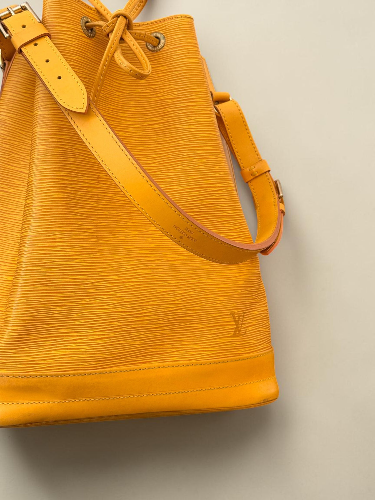 Louis Vuitton Noé GM Epi Moutarde - Detail 9 — view 9