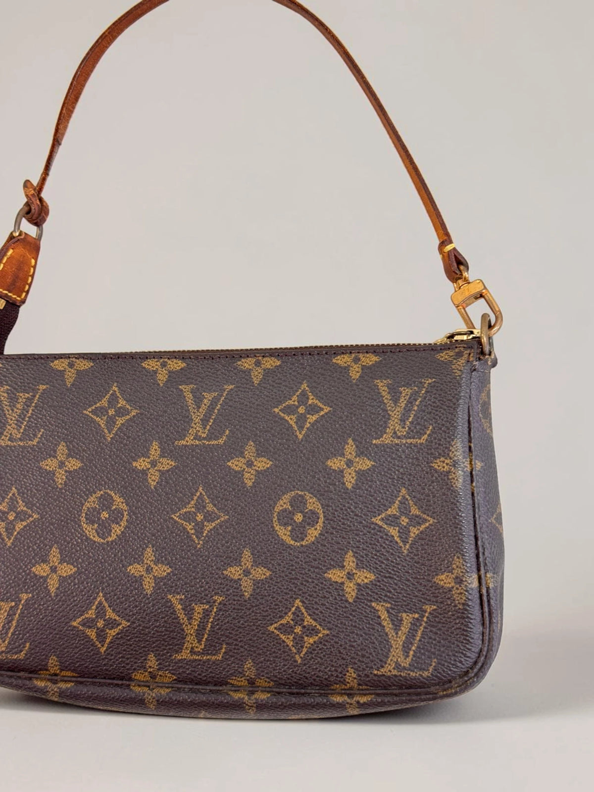 Louis Vuitton Pochette Accessoires NM Monogram - Detail 4 — view 4
