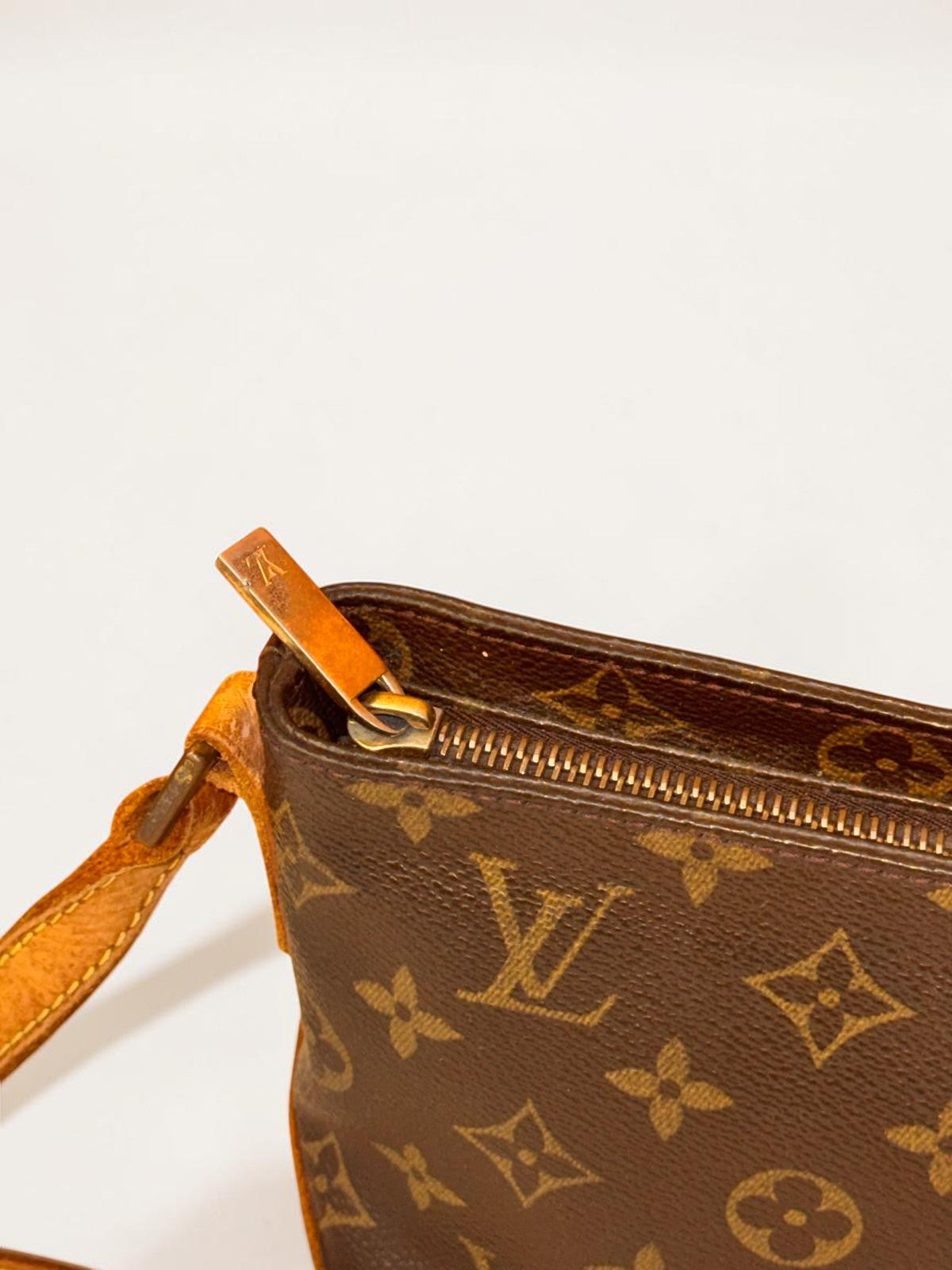 Zipper Pull Detail — view 8