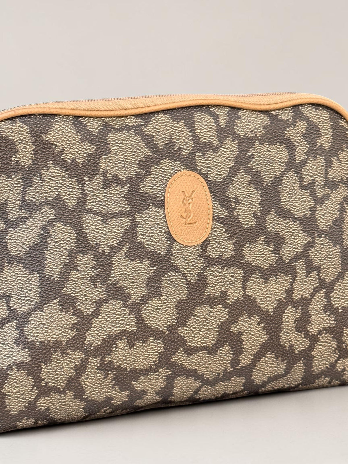 Yves Saint Laurent YSL Monogram Clutch - Detail 14 — view 14