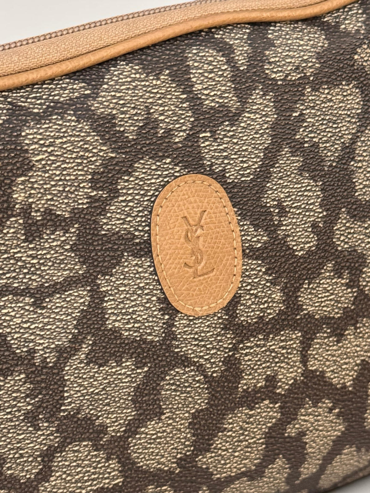 Yves Saint Laurent YSL Monogram Clutch - Detail 3 — view 3